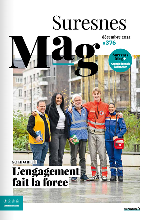 Couverture du magazine Suresnes Mag n°376 de décembre 2025. Cinq bénévoles engagés dans différentes associations (Croix-Rouge, Protection civile, collectifs solidaires) posent ensemble en extérieur, illustrant le thème ‘L’engagement fait la force’.